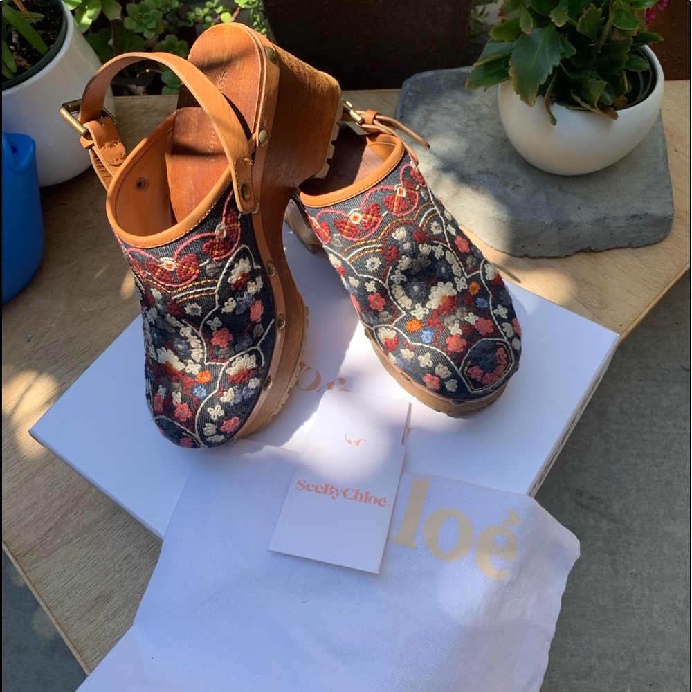 See By Chloe:wood platform embroidered denim clogs w/adjustable strap 39 (US8.5)